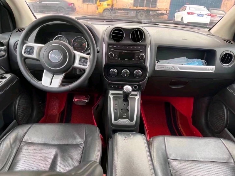 济宁15年Jeep指南者8