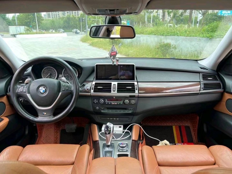 济南11年宝马X69