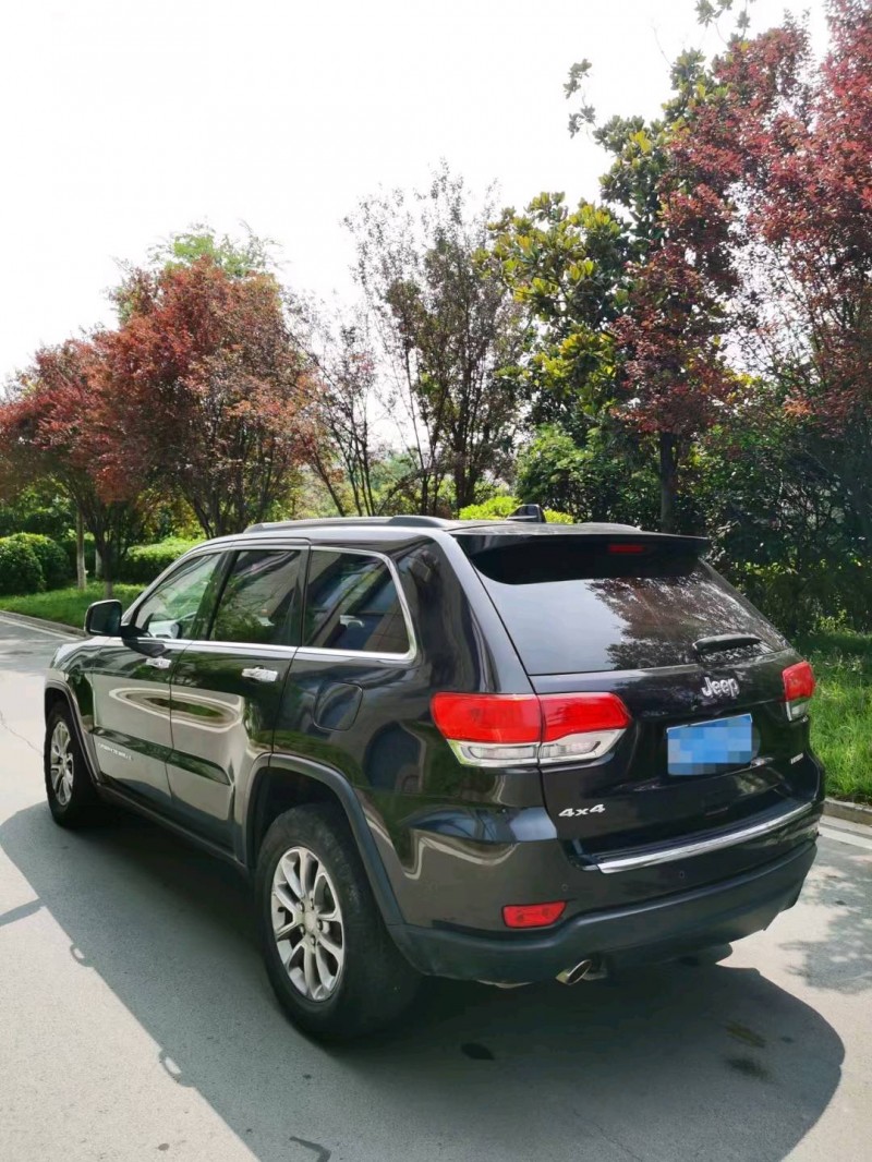 徐州14年Jeep大切诺基8