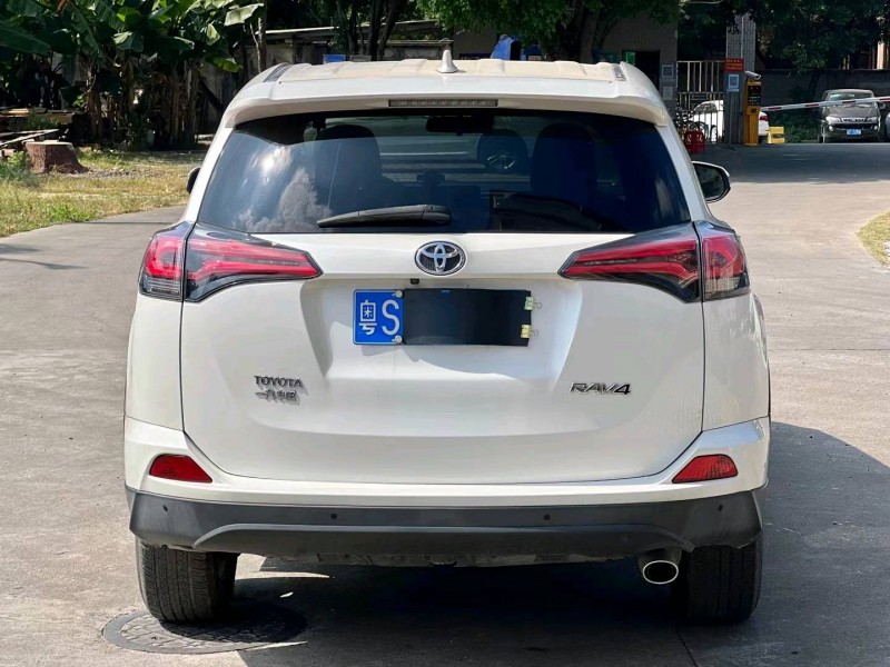 东莞19年丰田RAV49
