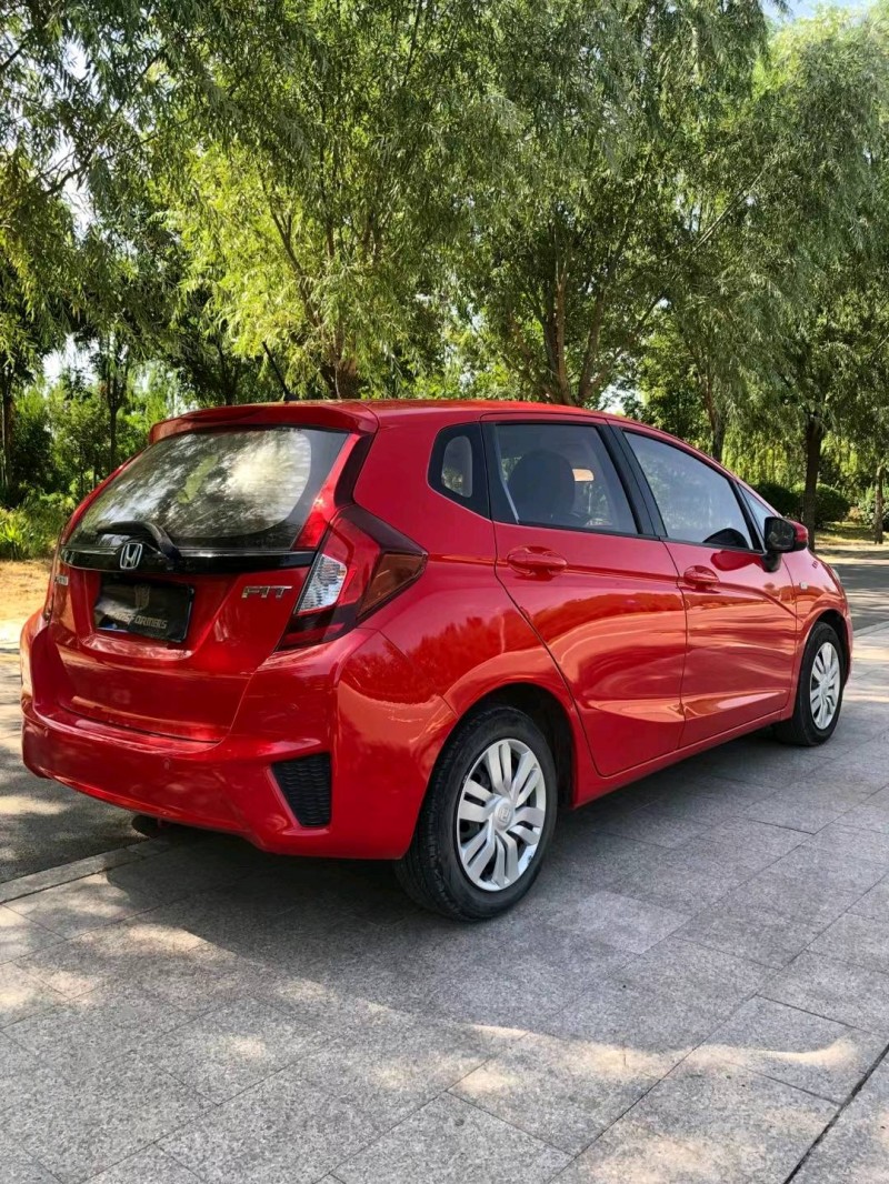 青岛16年本田飞度9