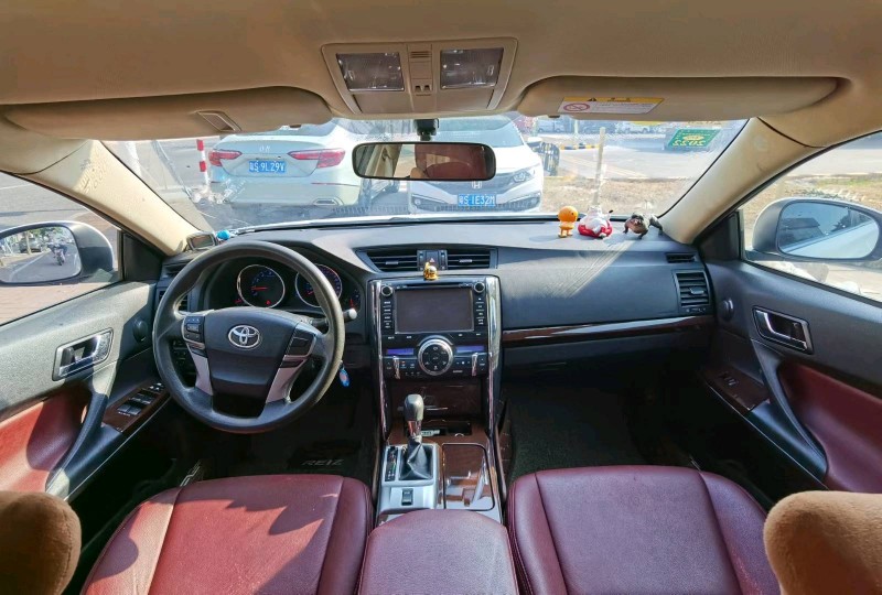 东莞14年丰田锐志6