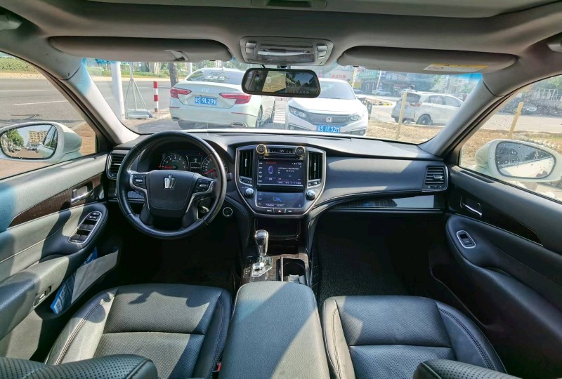 东莞16年丰田皇冠1