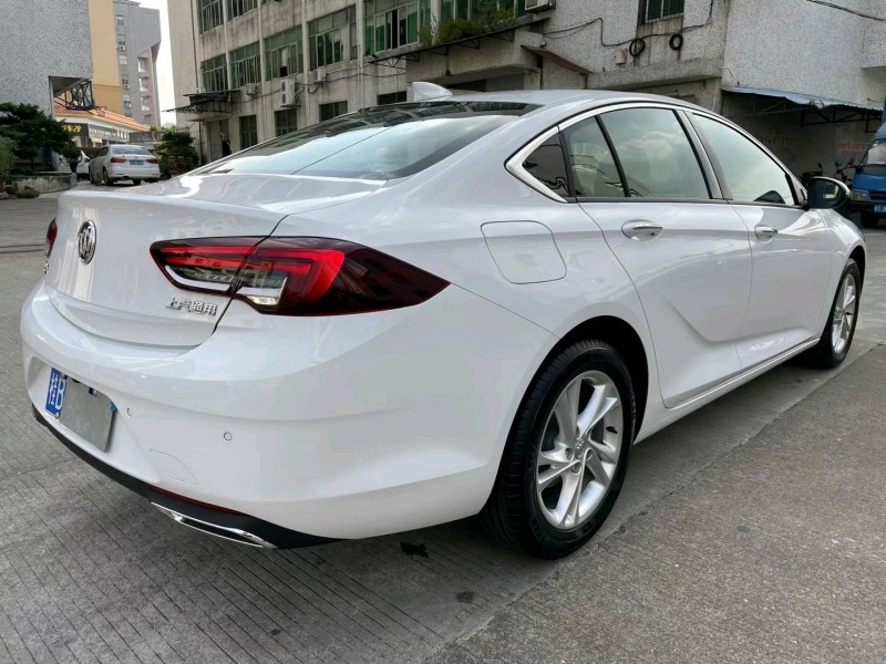 中山22年别克君威5