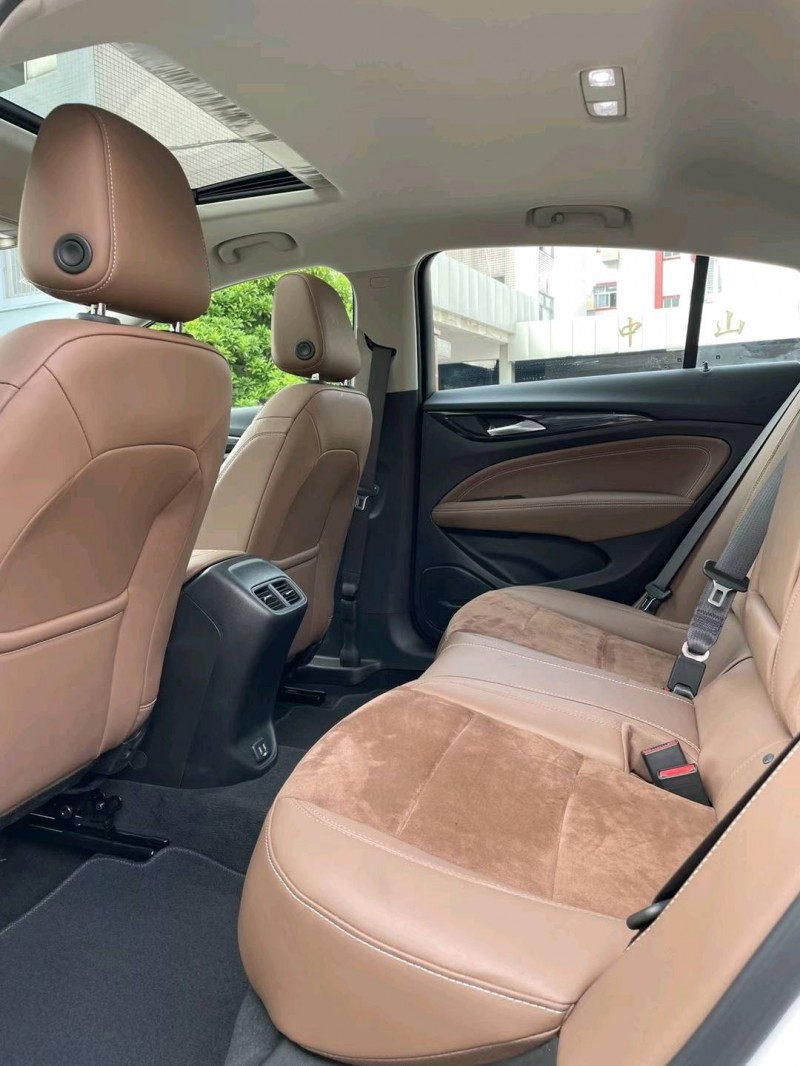 中山22年别克君威7