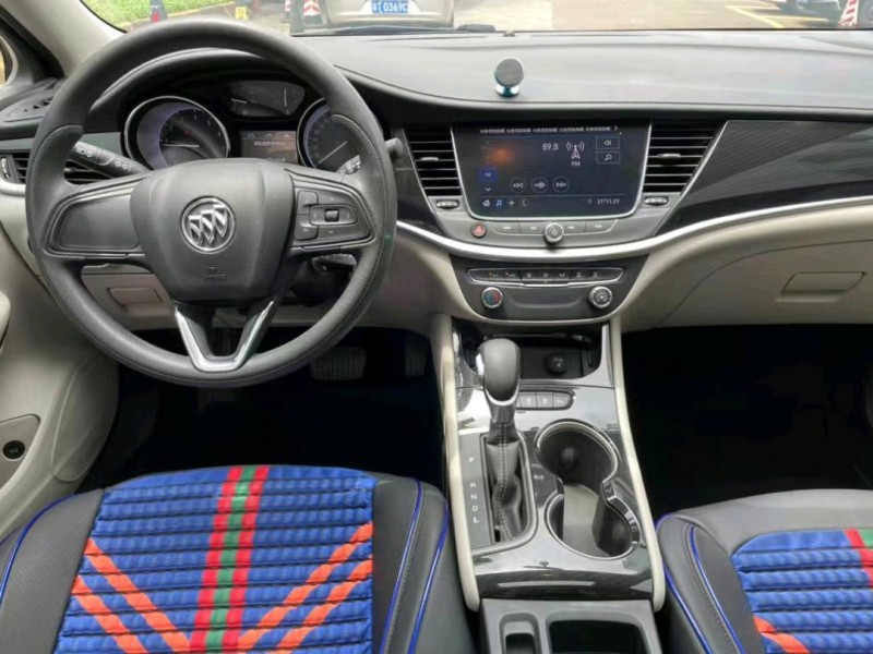 中山21年别克威朗8