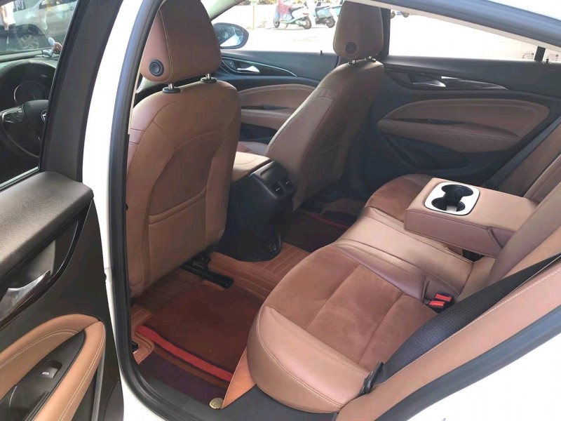 宜春18年别克君威8