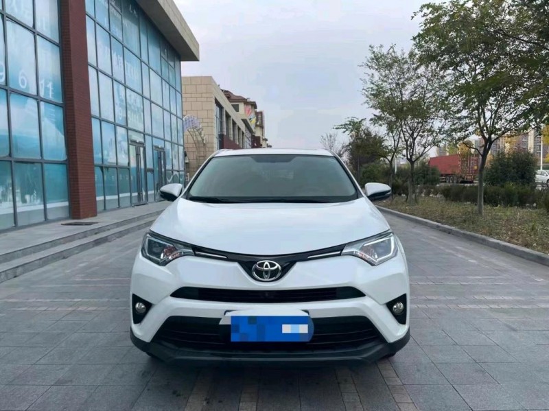 枣庄19年丰田RAV4荣放1