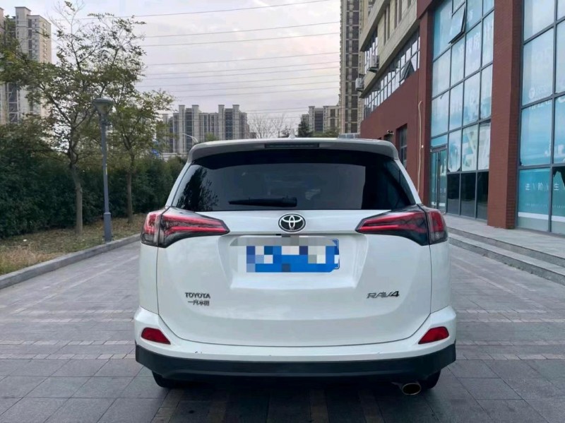 枣庄19年丰田RAV4荣放3