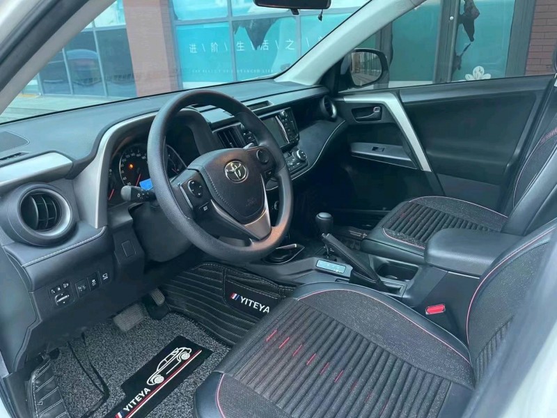枣庄19年丰田RAV4荣放4