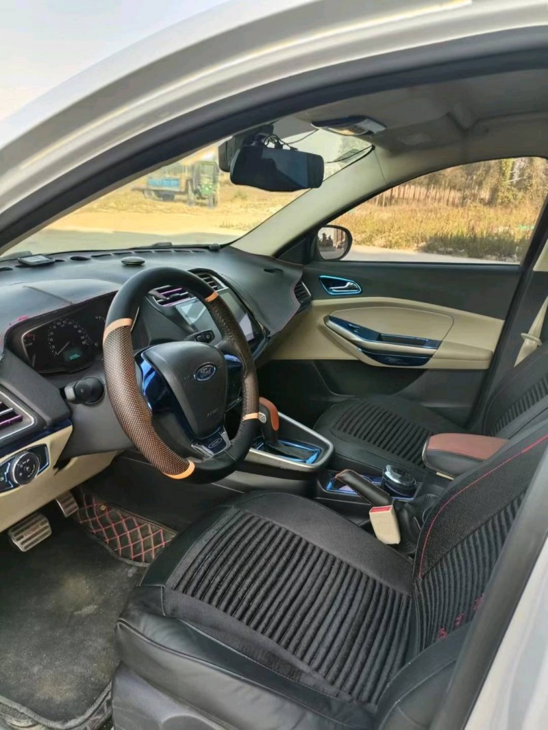 邢台17年福特福睿斯5