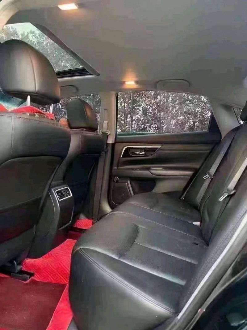 北京17年日产天籁8