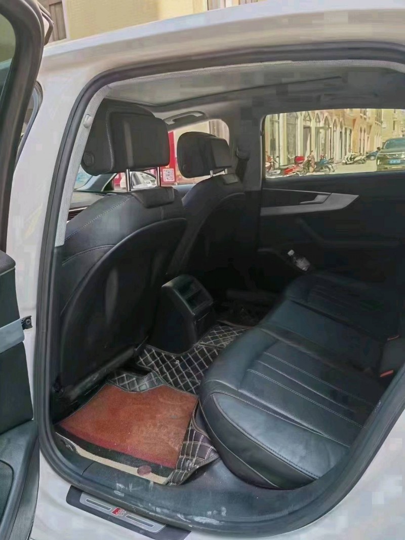 济宁21年奥迪A4L7