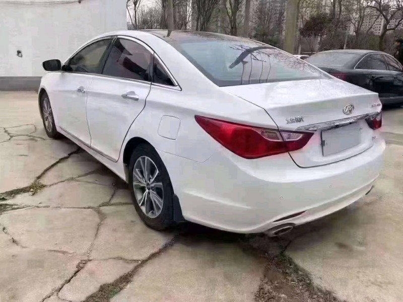 北京15年现代索纳塔八5