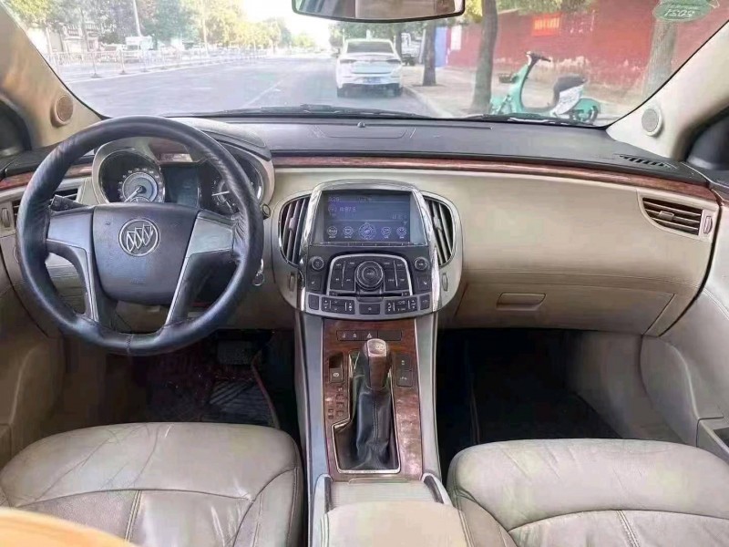 北京10年别克君越8