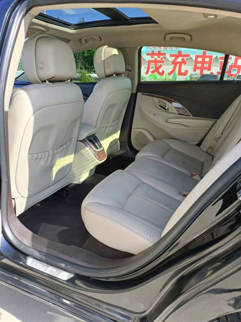 邢台15年别克君越8