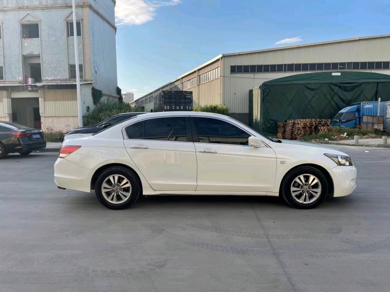 东莞10年本田雅阁8