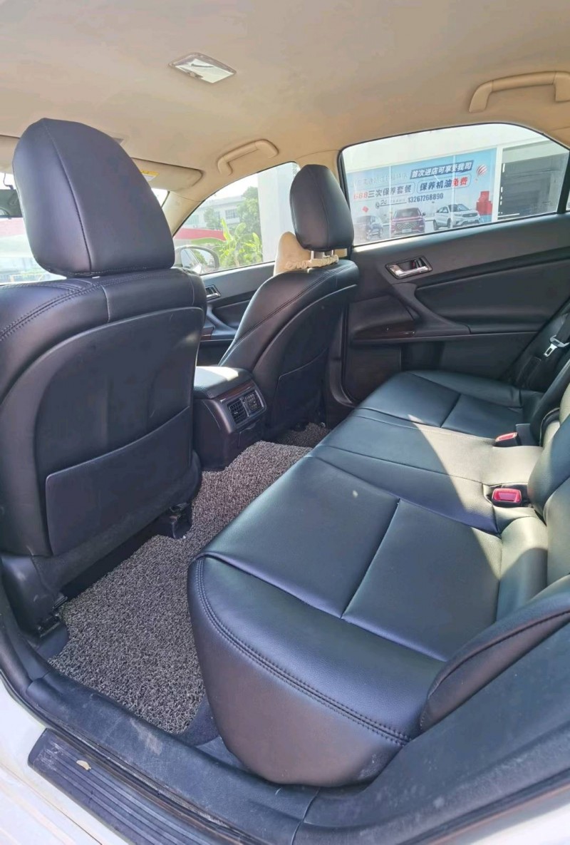 东莞14年丰田锐志3