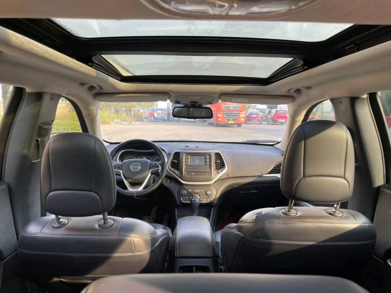 沈阳16年Jeep自由光1