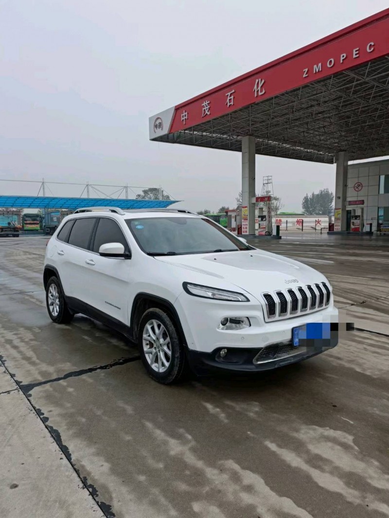 石家庄17年Jeep自由光2