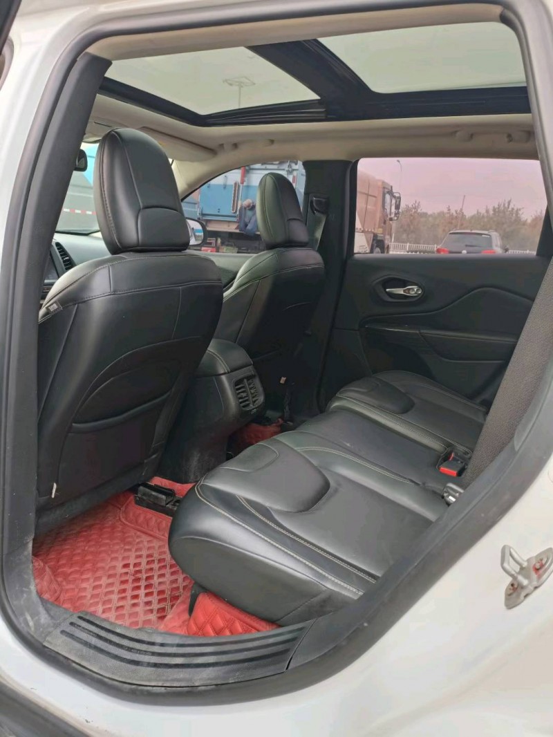 石家庄17年Jeep自由光5