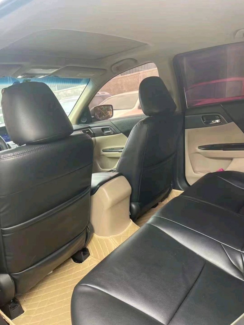 青岛15年本田雅阁4