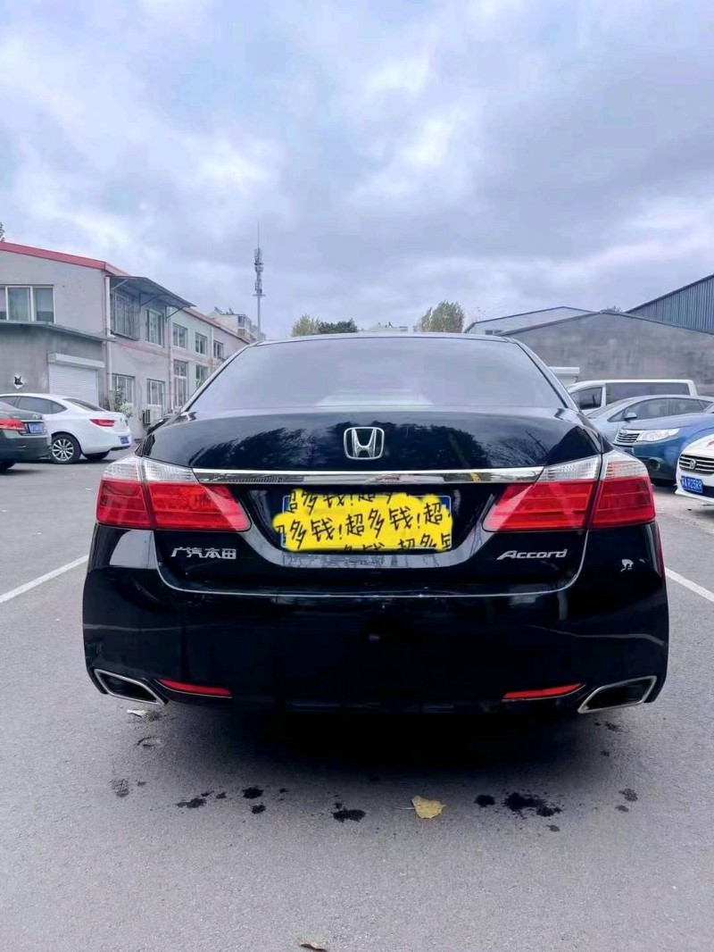 青岛15年本田雅阁7