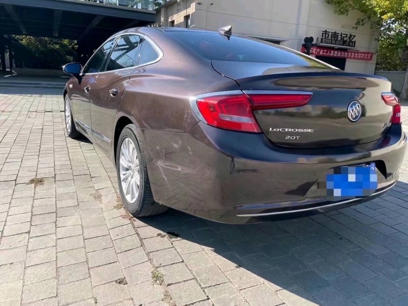 青岛17年别克君越5