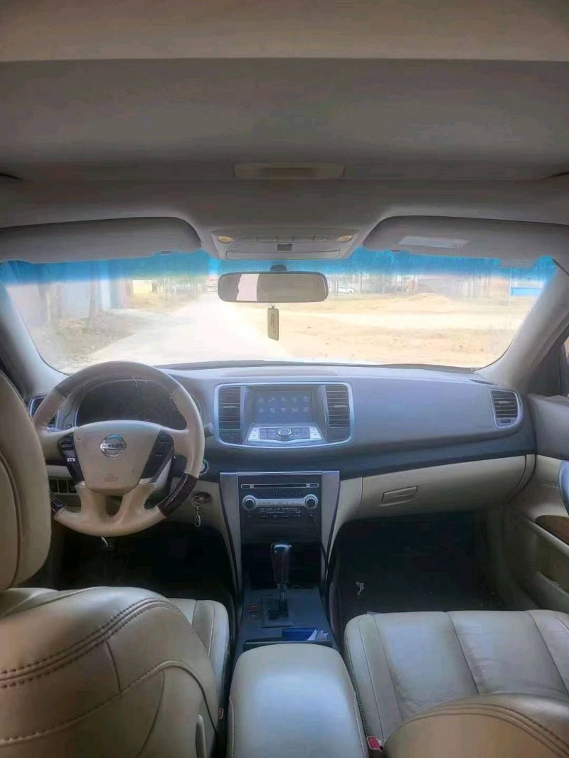 北京12年日产天籁8