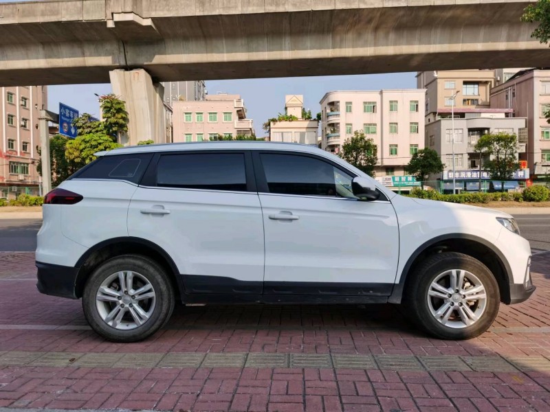 东莞20年吉利博越6