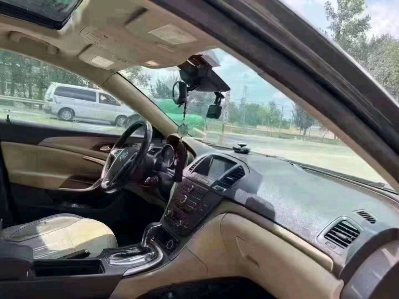 北京11年别克君威5