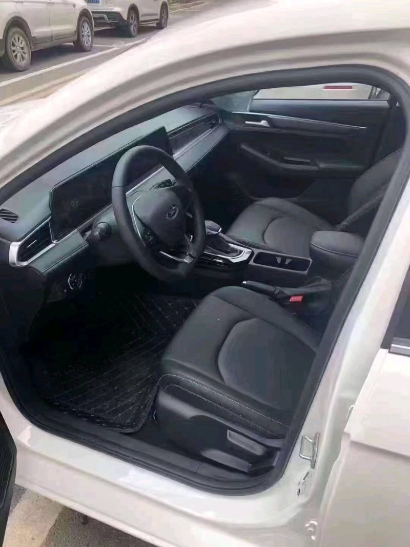 北京22年福特福睿斯3