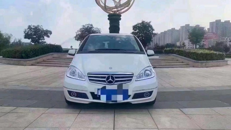 东营11年奔驰A1