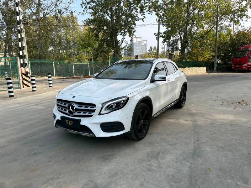 徐州19年奔驰GLA8