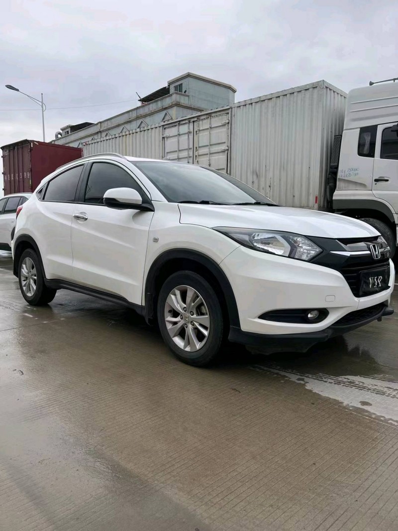 东莞17年本田缤智2