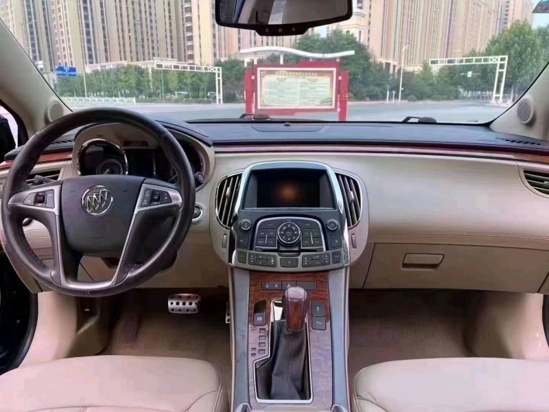 石家庄12年别克君越3