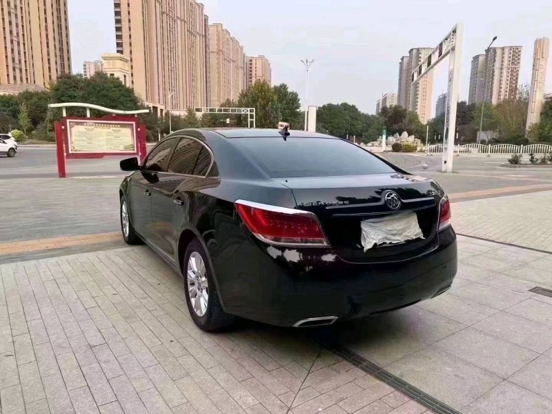 石家庄12年别克君越8