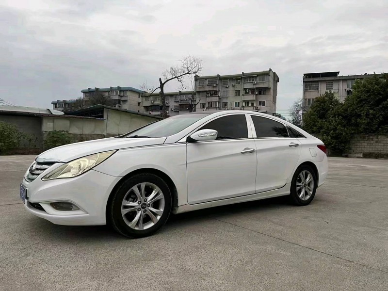 宜春12年现代索纳塔八5