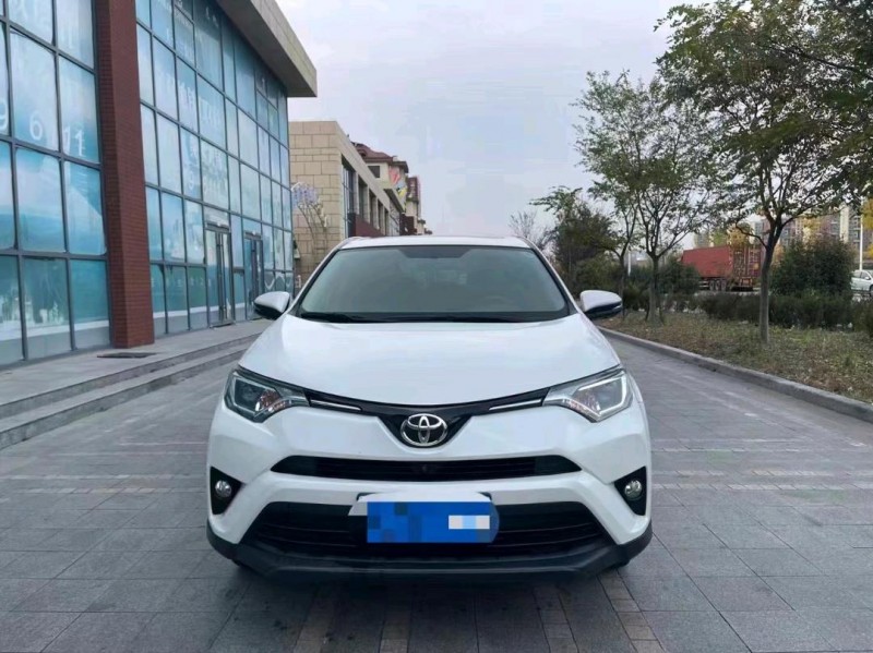枣庄19年丰田RAV4荣放1