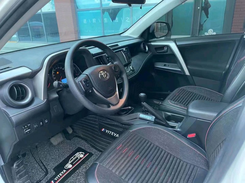 枣庄19年丰田RAV4荣放4