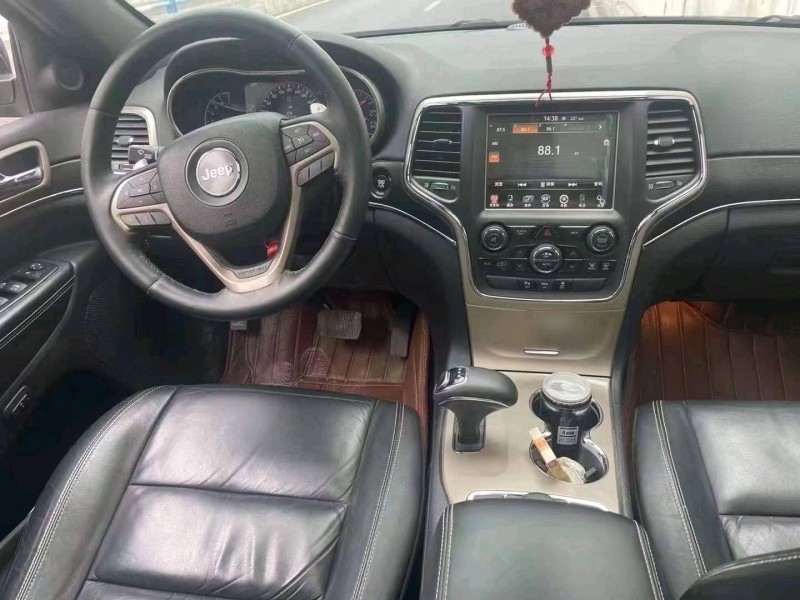 东营16年Jeep大切诺基3