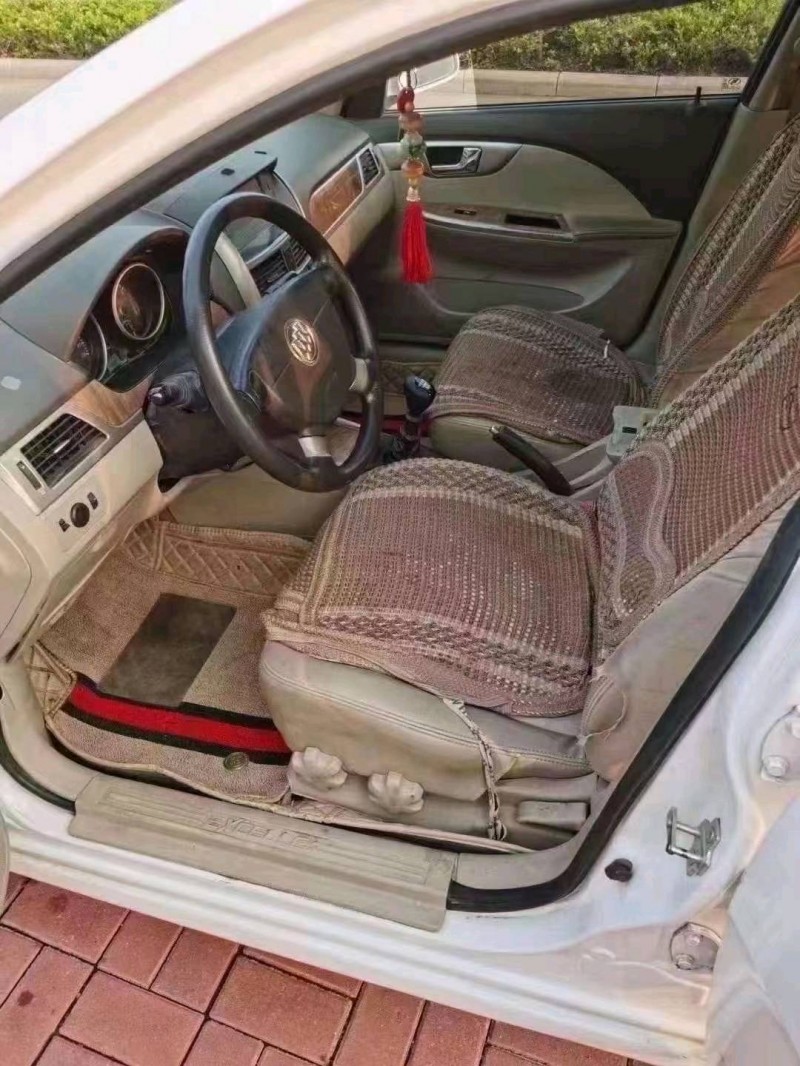 临沂16年别克凯越5