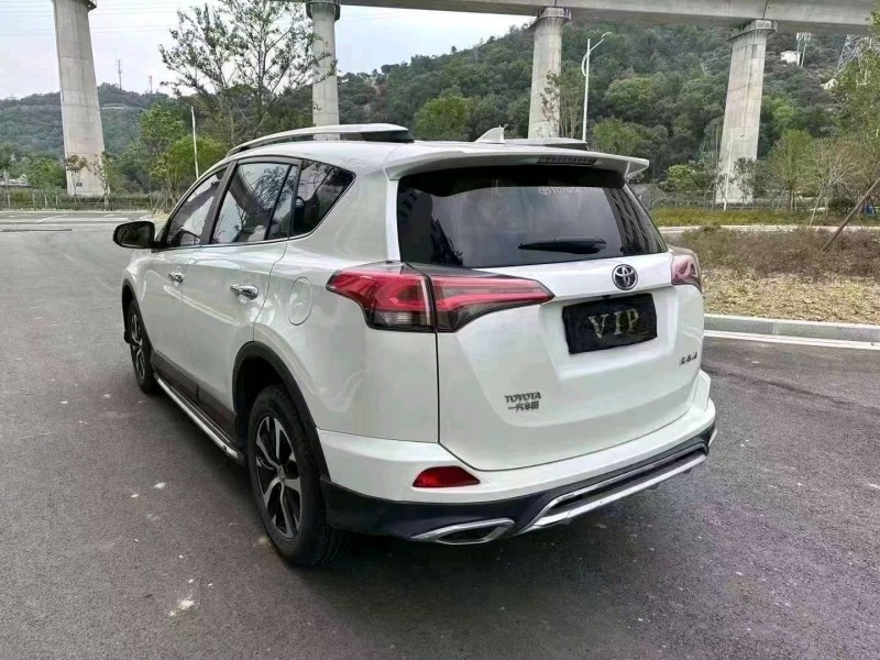 嘉興17年豐田RAV4榮放5
