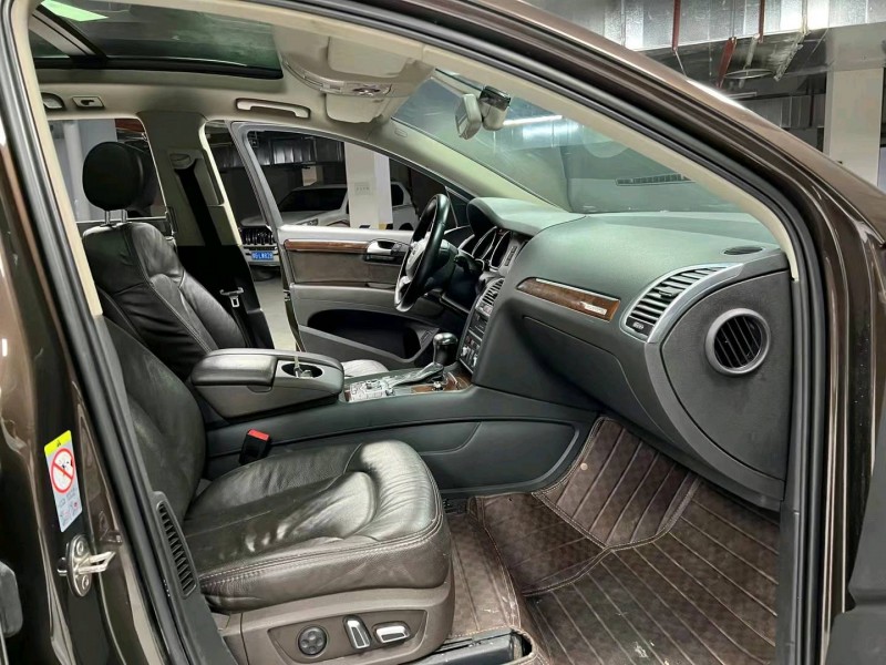 成都15年奥迪Q73