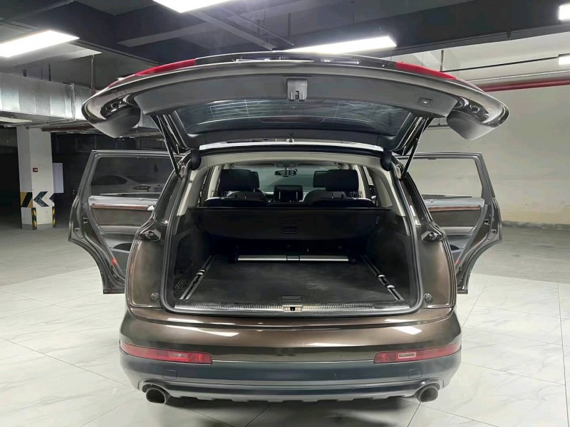 成都15年奥迪Q76