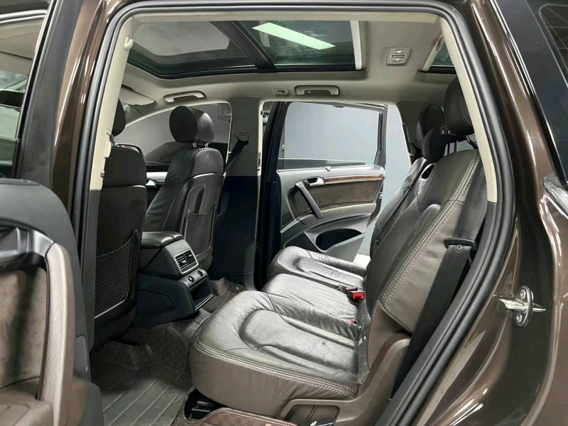 成都15年奥迪Q77