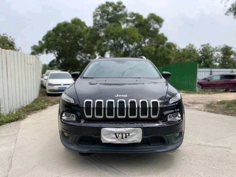 中山16年Jeep自由光1