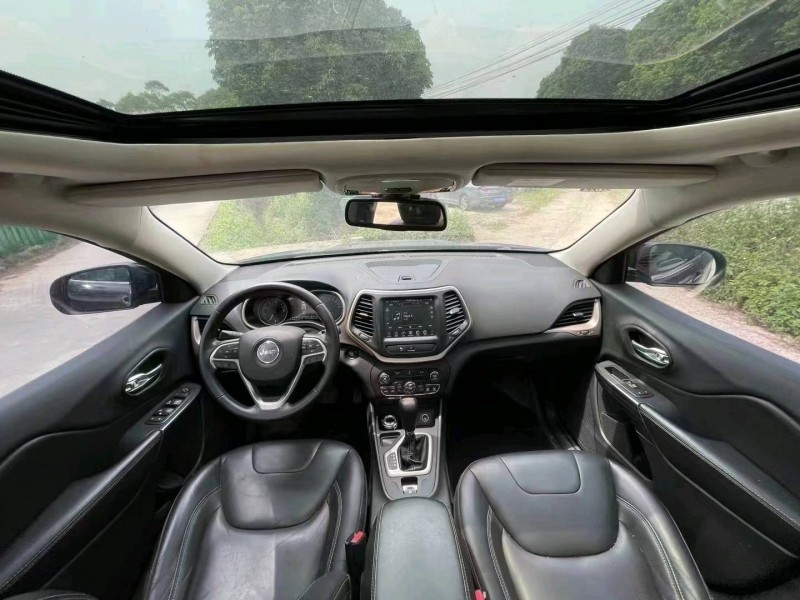 中山16年Jeep自由光4