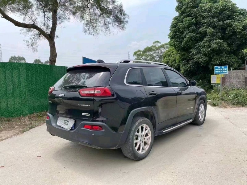 中山16年Jeep自由光7