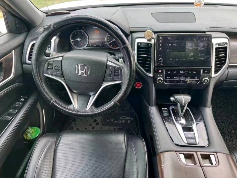 中山17年本田URV8